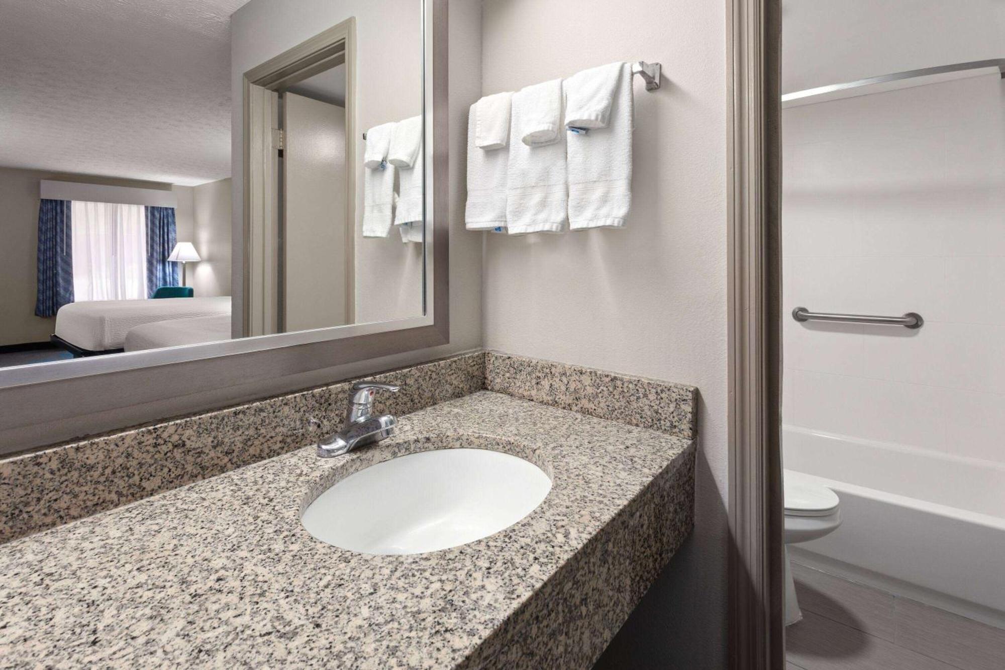 Days Inn By Wyndham Douglasville-Atlanta-Fairburn Road Buitenkant foto