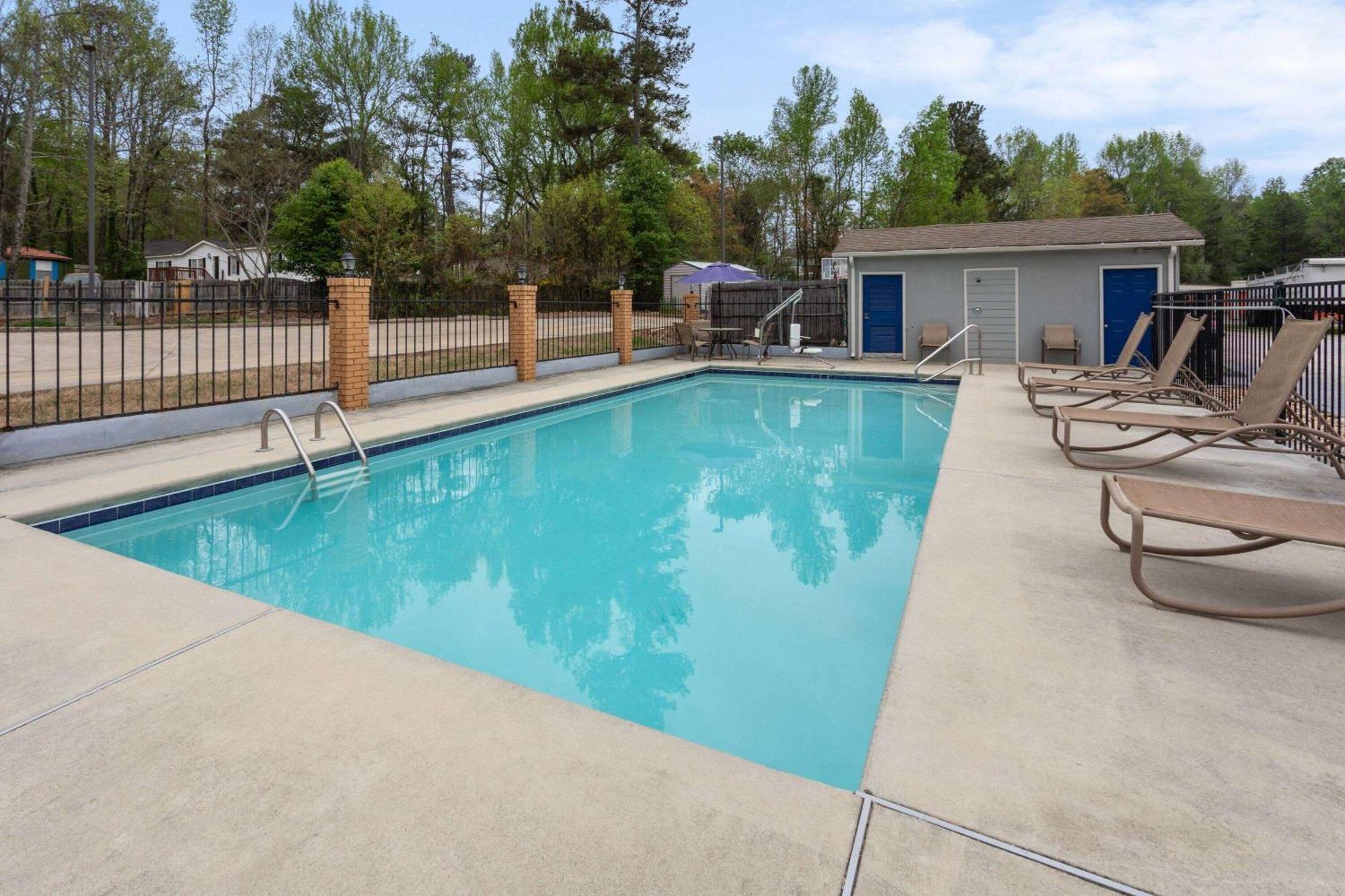 Days Inn By Wyndham Douglasville-Atlanta-Fairburn Road Buitenkant foto